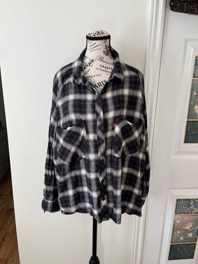 💗Levi's Black and White Plaid Button-Down Shirt